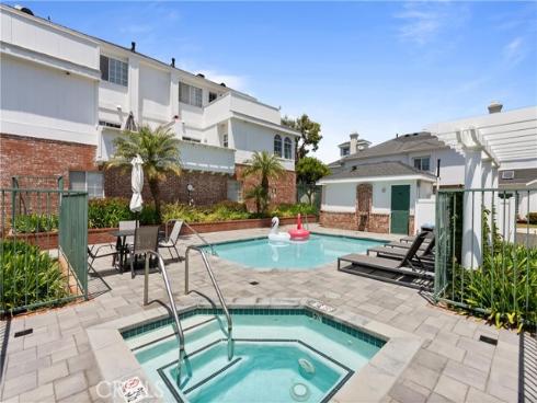 18731 Chapel Lane, Huntington Beach, CA