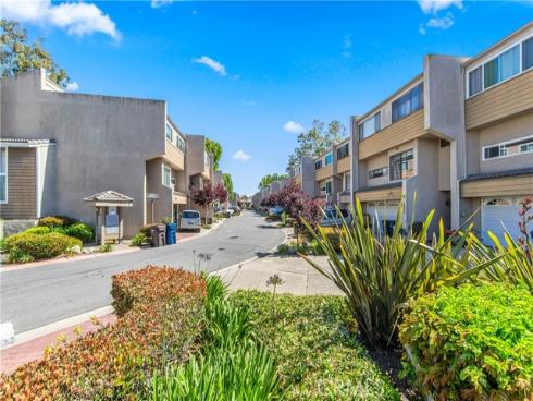 18743  Club   Lane, Huntington Beach, CA