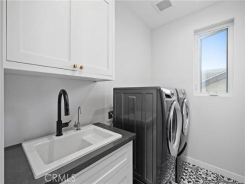 303 12th Street, Huntington Beach, CA