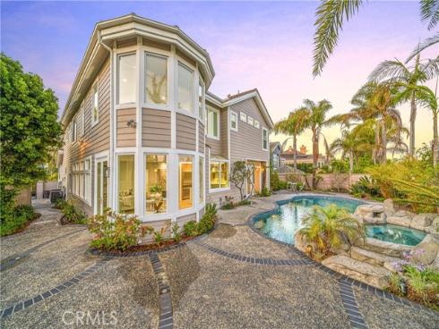 6692 Alamitos Circle, Huntington Beach, CA