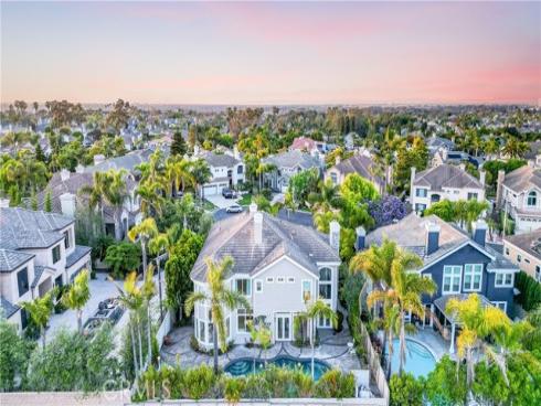 6692 Alamitos Circle, Huntington Beach, CA