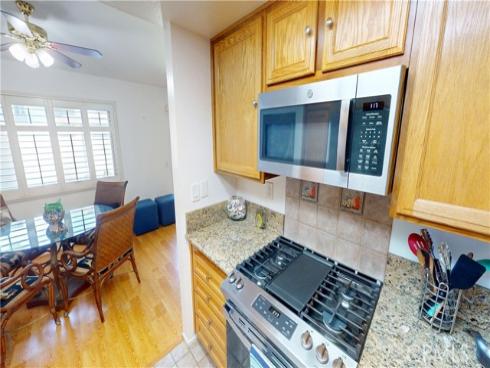 8866 Tulare 303B Drive, Huntington Beach, CA