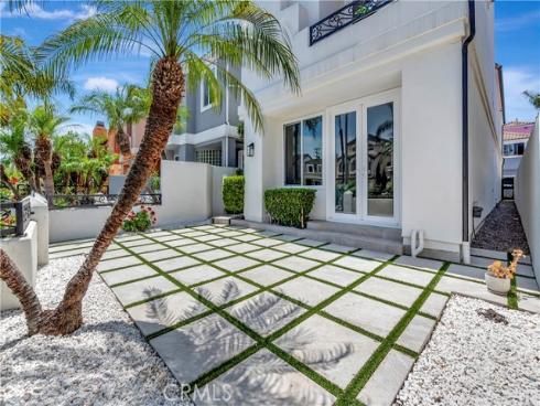 311  22nd   Street, Huntington Beach, CA