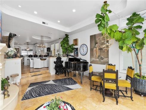 2118 Pacific Coast , Huntington Beach, CA