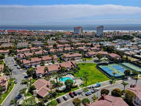 7825 Seaglen Drive, Huntington Beach, CA