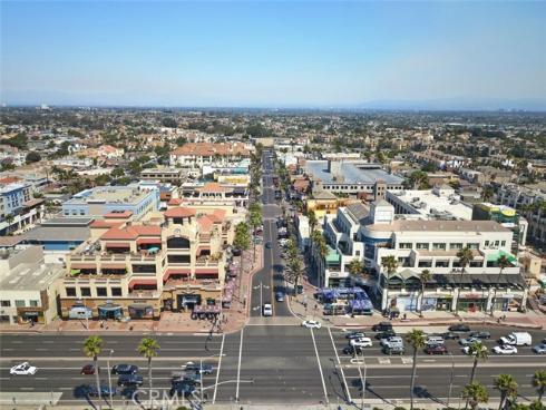 7825 Seaglen Drive, Huntington Beach, CA