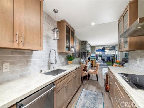 16520 Harbour 6 Lane, Huntington Beach, CA