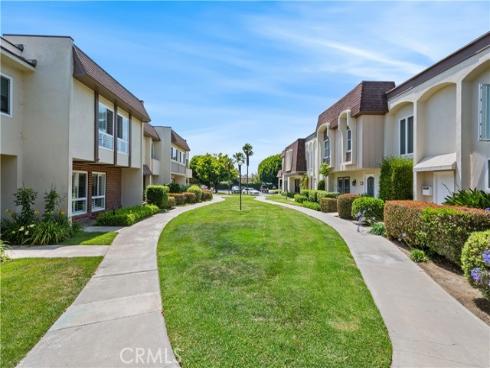 9705 Port Royal Circle, Huntington Beach, CA