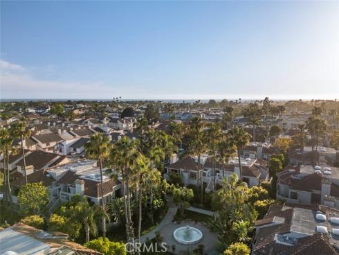 4822  Tiara  104  Drive, Huntington Beach, CA