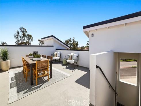 19071  Main  113  Street, Huntington Beach, CA