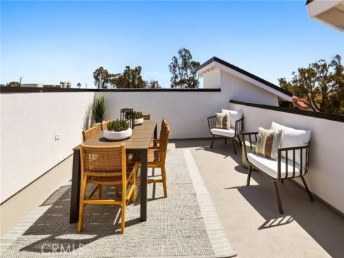 19071  Main  113  Street, Huntington Beach, CA