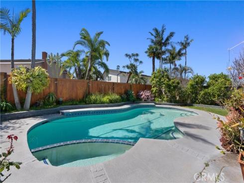 8582 Salt Lake Drive, Huntington Beach, CA