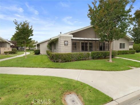 8877 Tulare 312D Drive, Huntington Beach, CA