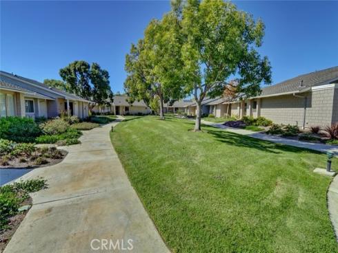 8566  Larkhall  808A  Circle, Huntington Beach, CA