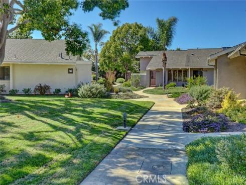 8566  Larkhall  808A  Circle, Huntington Beach, CA