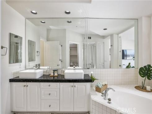 4165 Warner 202 Avenue, Huntington Beach, CA