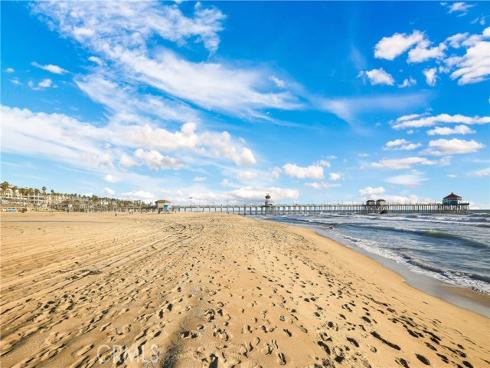 4165 Warner 202 Avenue, Huntington Beach, CA