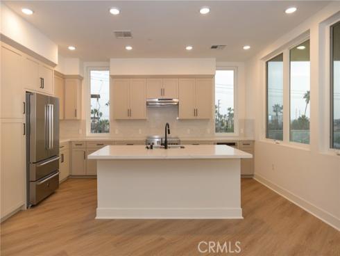 414  Main  400 , Huntington Beach, CA