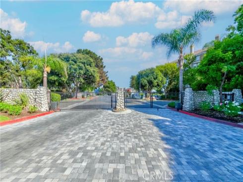 20301  Bluffside  D401  Circle, Huntington Beach, CA