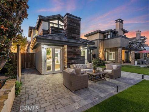 1915  Pine St  , Huntington Beach, CA