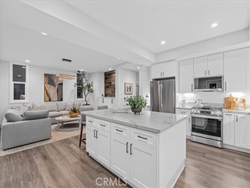 1915  Pine St  , Huntington Beach, CA