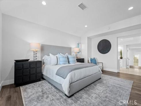 1915  Pine St  , Huntington Beach, CA