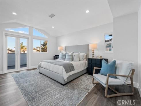 1915  Pine St  , Huntington Beach, CA