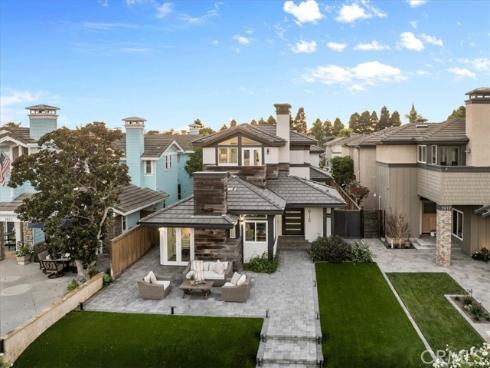 1915  Pine St  , Huntington Beach, CA