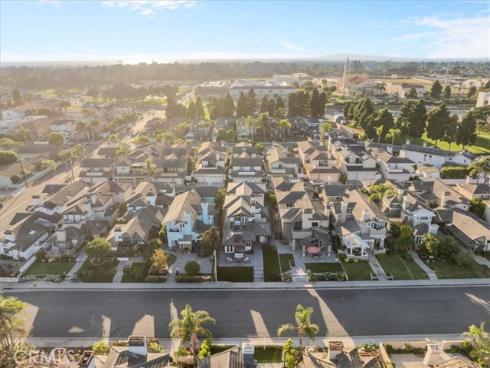 1915  Pine St  , Huntington Beach, CA