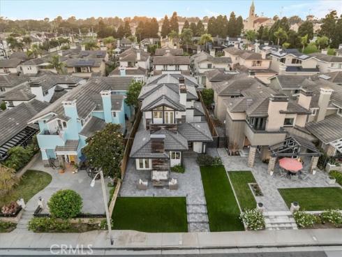 1915  Pine St  , Huntington Beach, CA