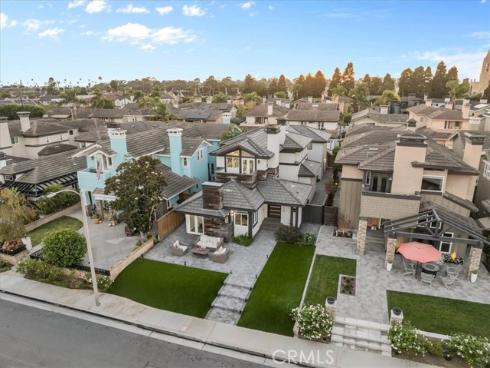 1915  Pine St  , Huntington Beach, CA