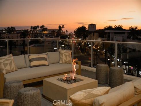 414  Main  420  Street, Huntington Beach, CA