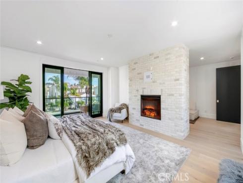 521  12th   Street, Huntington Beach, CA