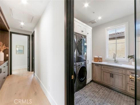 521  12th   Street, Huntington Beach, CA