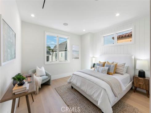 521  12th   Street, Huntington Beach, CA