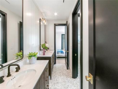 521  12th   Street, Huntington Beach, CA