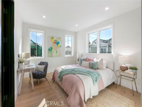 521  12th   Street, Huntington Beach, CA