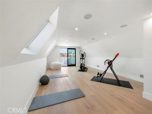 521  12th   Street, Huntington Beach, CA