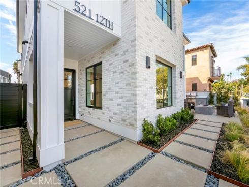 521  12th   Street, Huntington Beach, CA