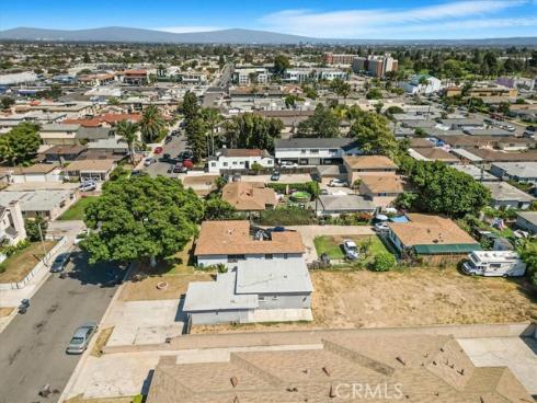 7802 Newman Avenue, Huntington Beach, CA