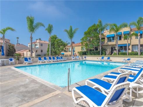 3201  Francois  67  Drive, Huntington Beach, CA