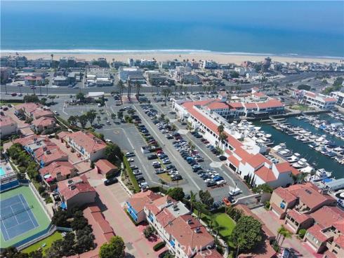 3201  Francois  67  Drive, Huntington Beach, CA