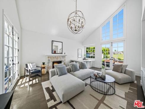 19382 Woodlands Drive, Huntington Beach, CA