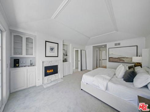 19382 Woodlands Drive, Huntington Beach, CA