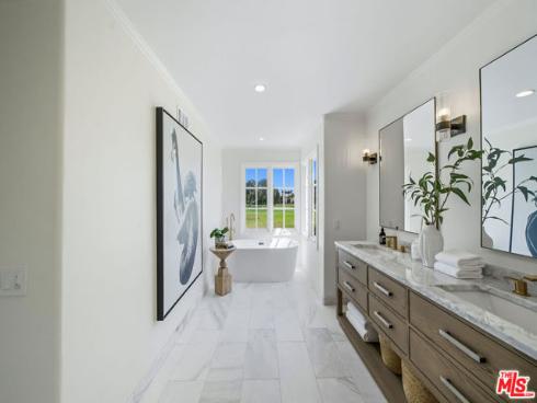 19382 Woodlands Drive, Huntington Beach, CA