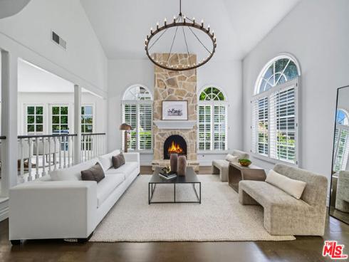 19382 Woodlands Drive, Huntington Beach, CA