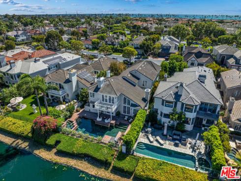 19382  Woodlands   Drive, Huntington Beach, CA