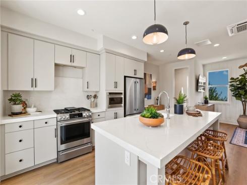 19051 Main 113 Street, Huntington Beach, CA