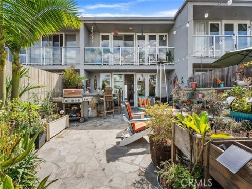 4045  Warner Ave  , Huntington Beach, CA