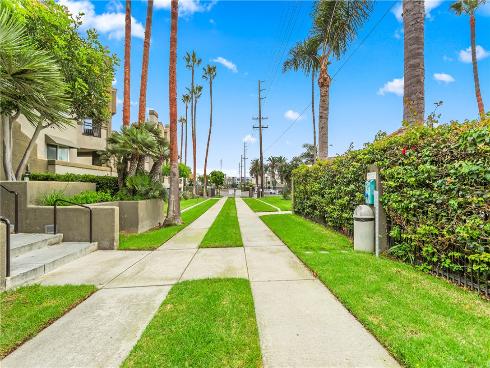 430 Lake 204 Street, Huntington Beach, CA